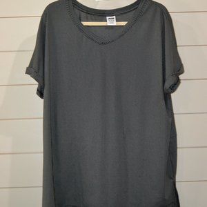 AVIA SIZE 16-18 ATLETIC TOP BLACK AND WHITE. NEVER WORN